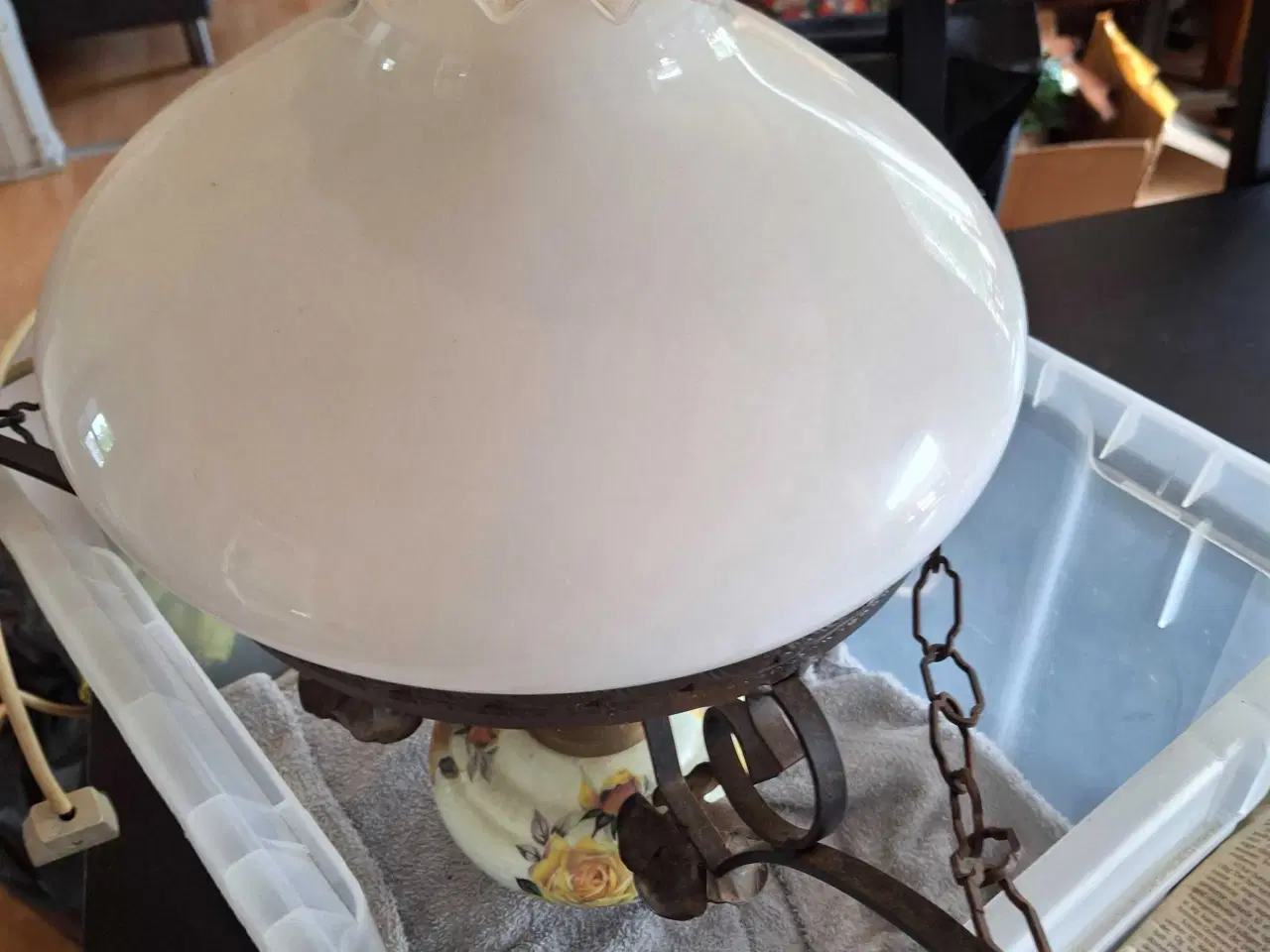 Billede 1 - Gammel lampe med gule roser