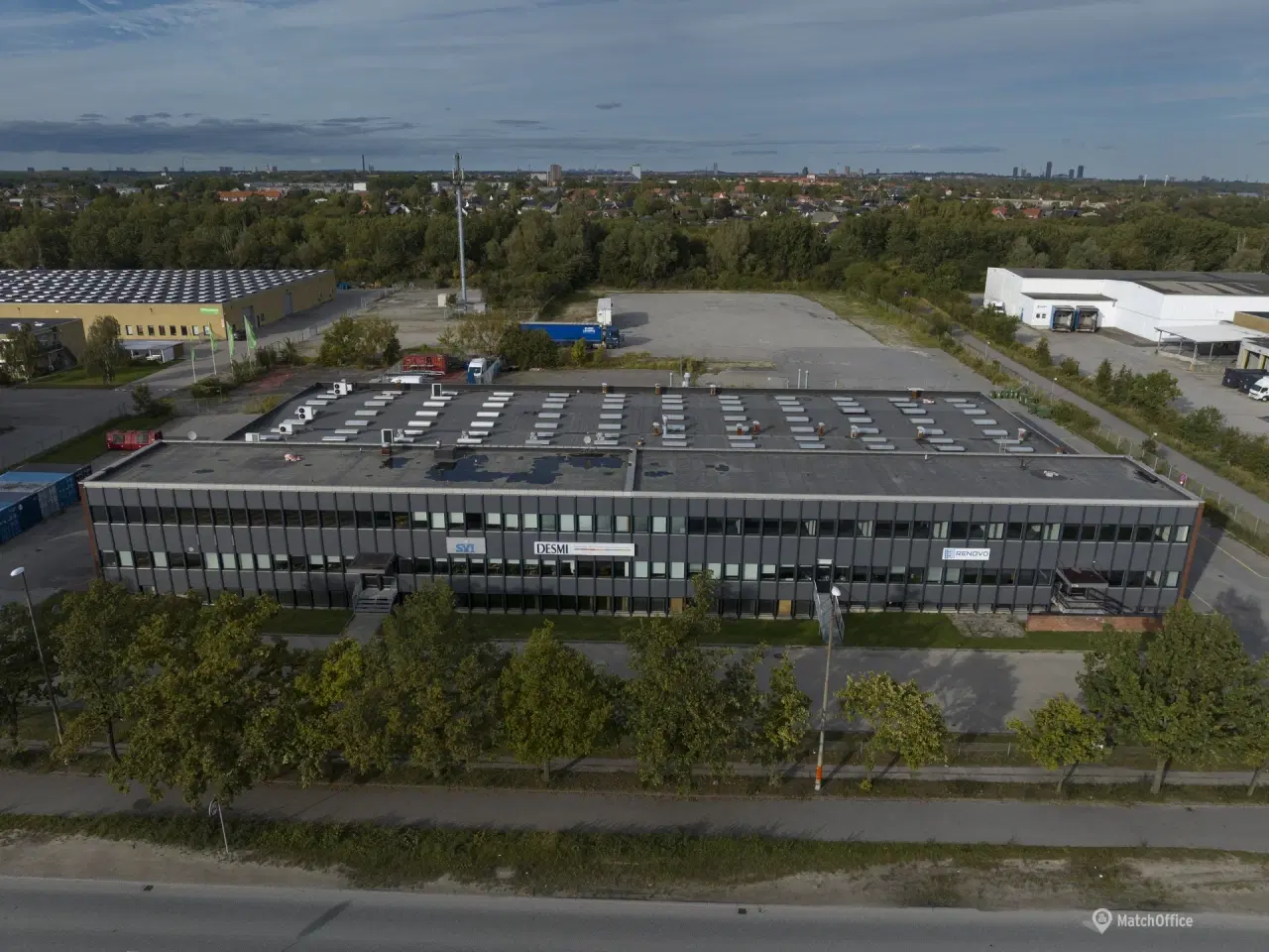 Billede 4 - Stort udendørsareal til parkering og/eller opbevaring