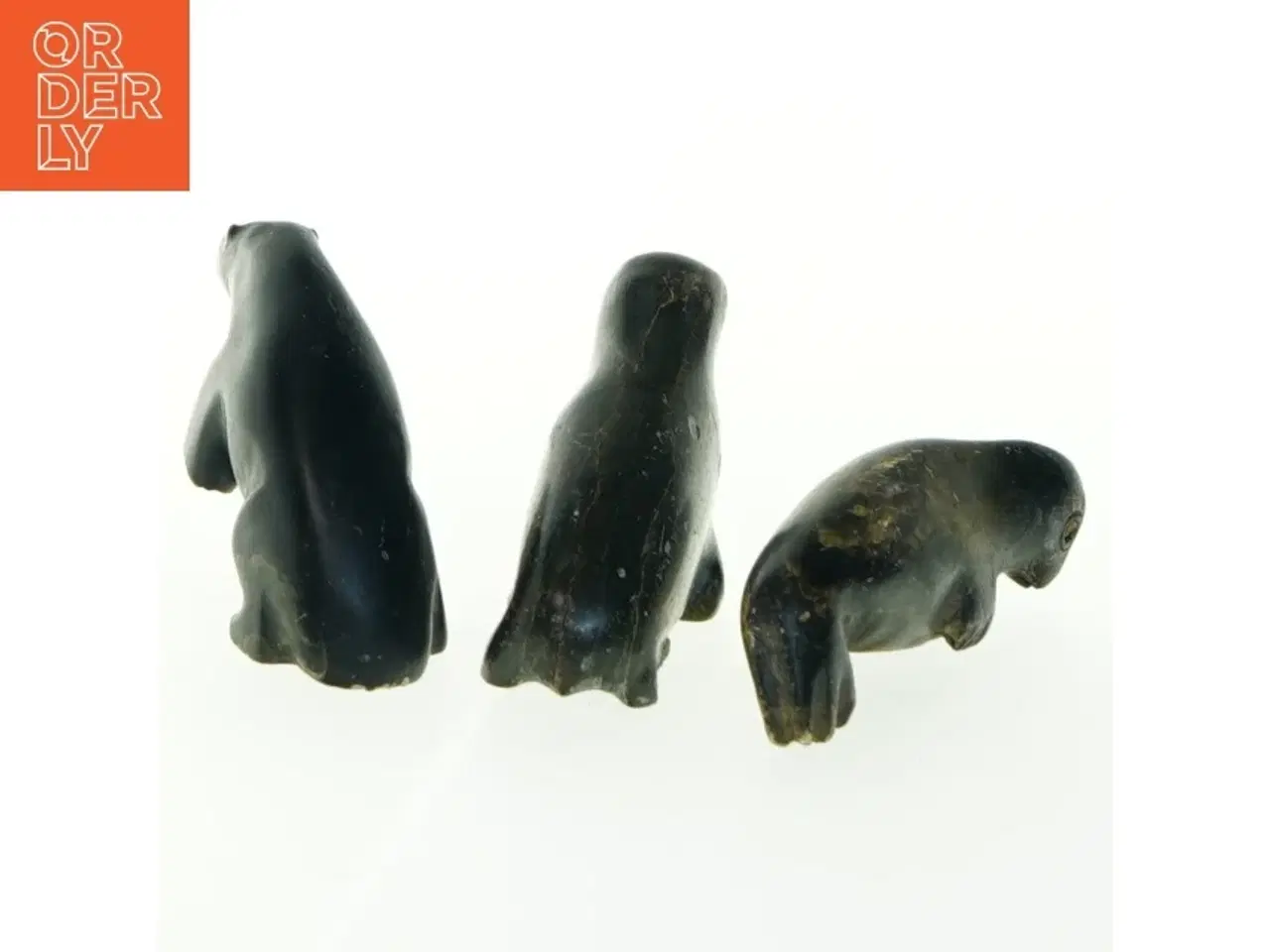 Billede 2 - Grønlandica. Sæt af tre skulpturer af sæler og en isbjørn (str. 9x5,5 cm)