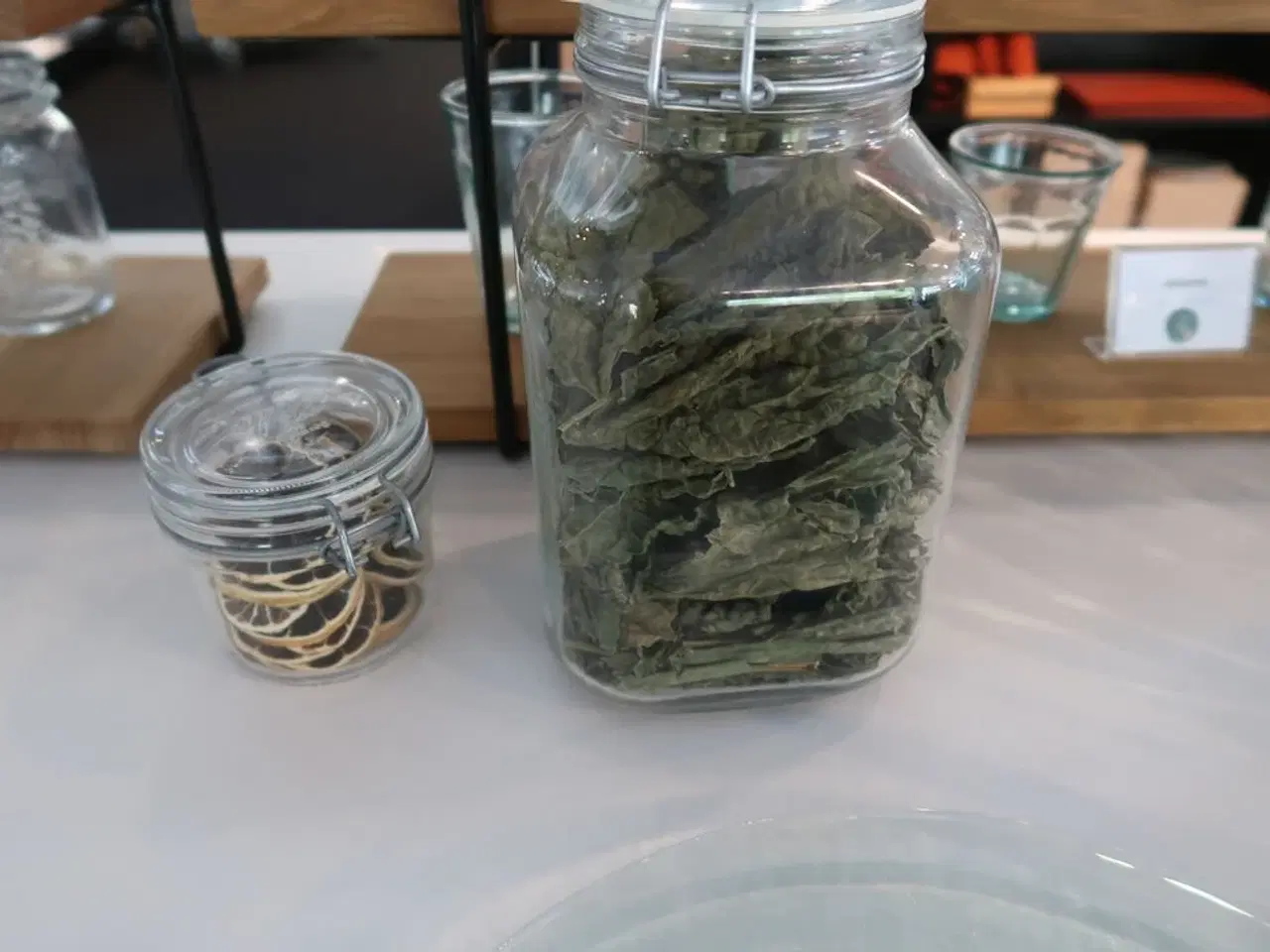 Billede 6 - Opsatse med dispenser, glas og flasker