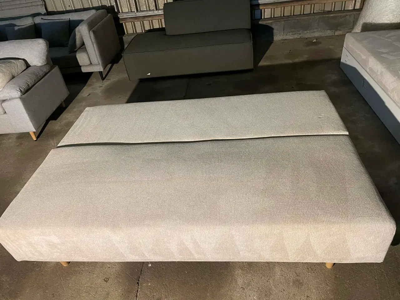 Billede 2 - Smuk hvid sove sofa