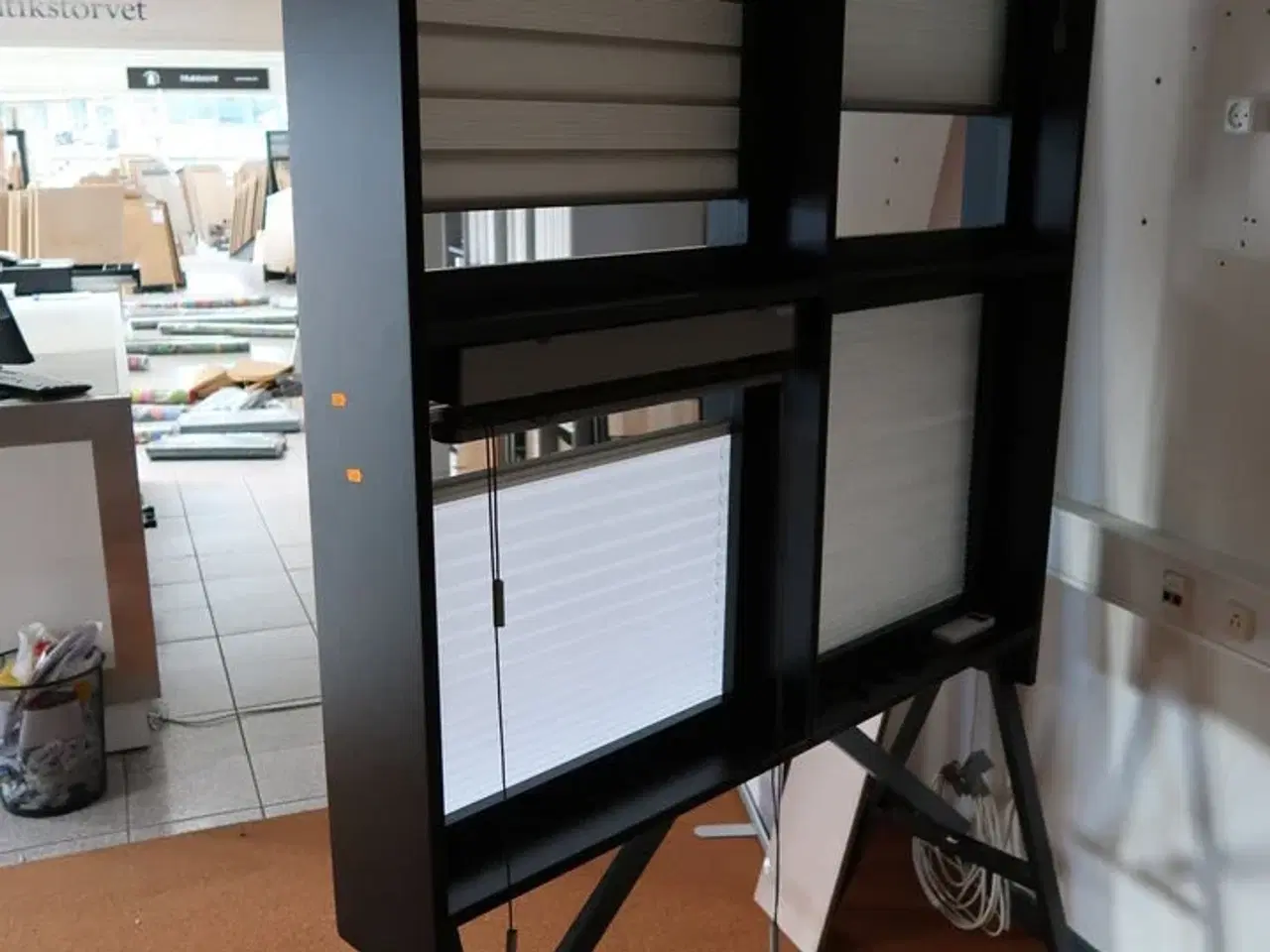 Billede 2 - Stativ med div. Markiser m.m.