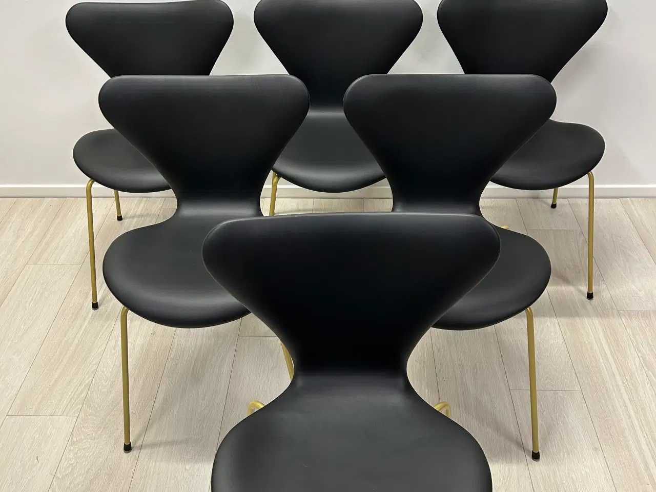 Billede 4 - FH 3107 Nypolstrede Syverstole af Arne Jacobsen 