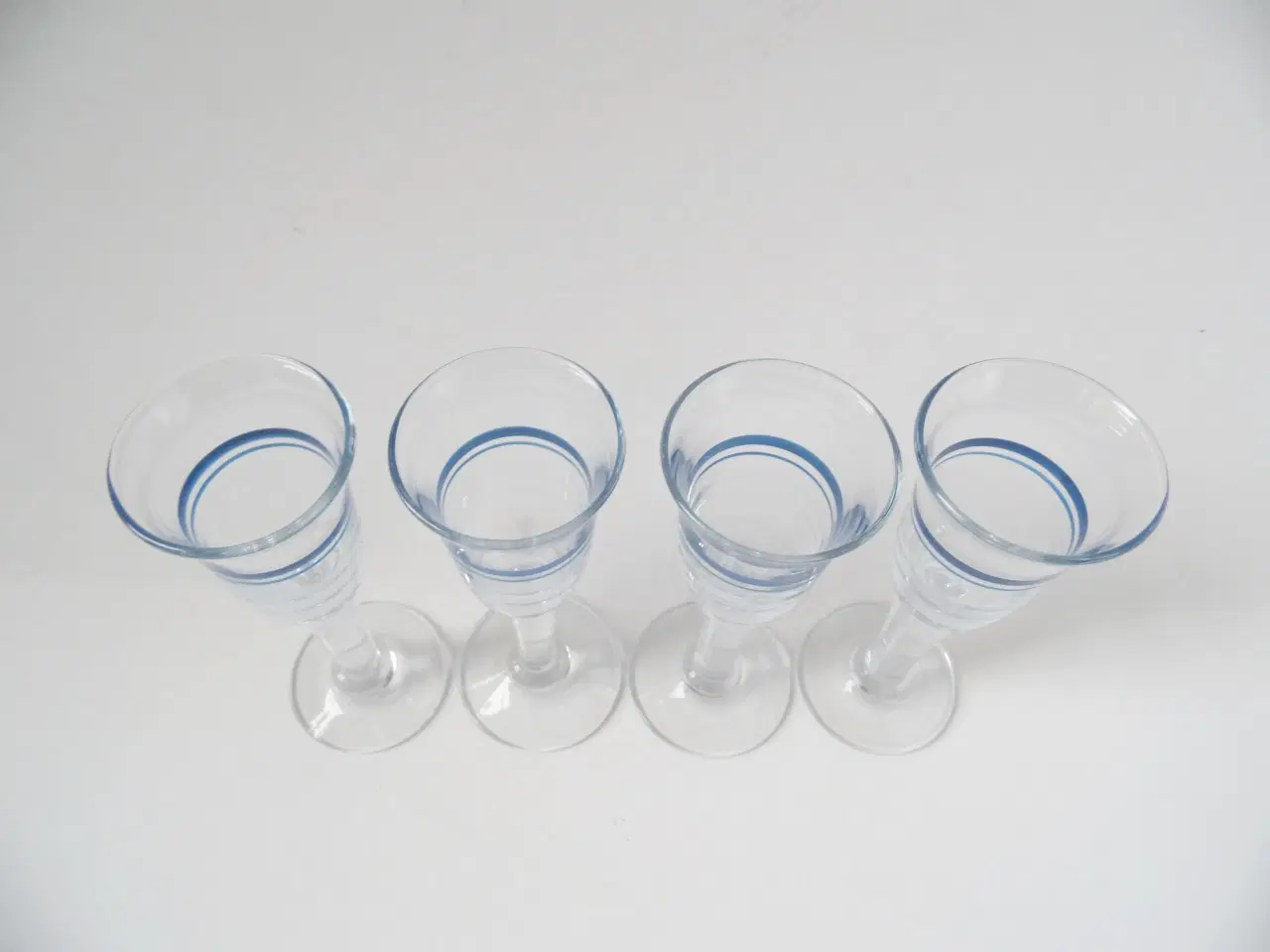 Billede 2 - Blå Klokke 4 stk. snapseglas
