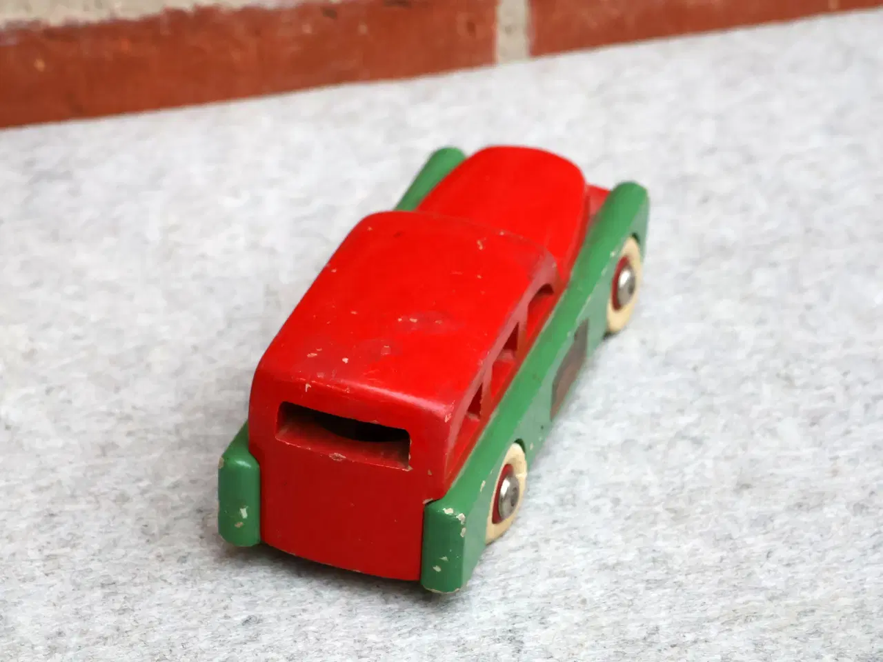 Billede 4 -  2 Stk Gl Brio benzinstandere og 2 biler i træ, 