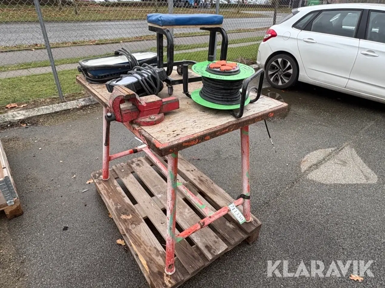 Billede 1 - Bord med skruestik