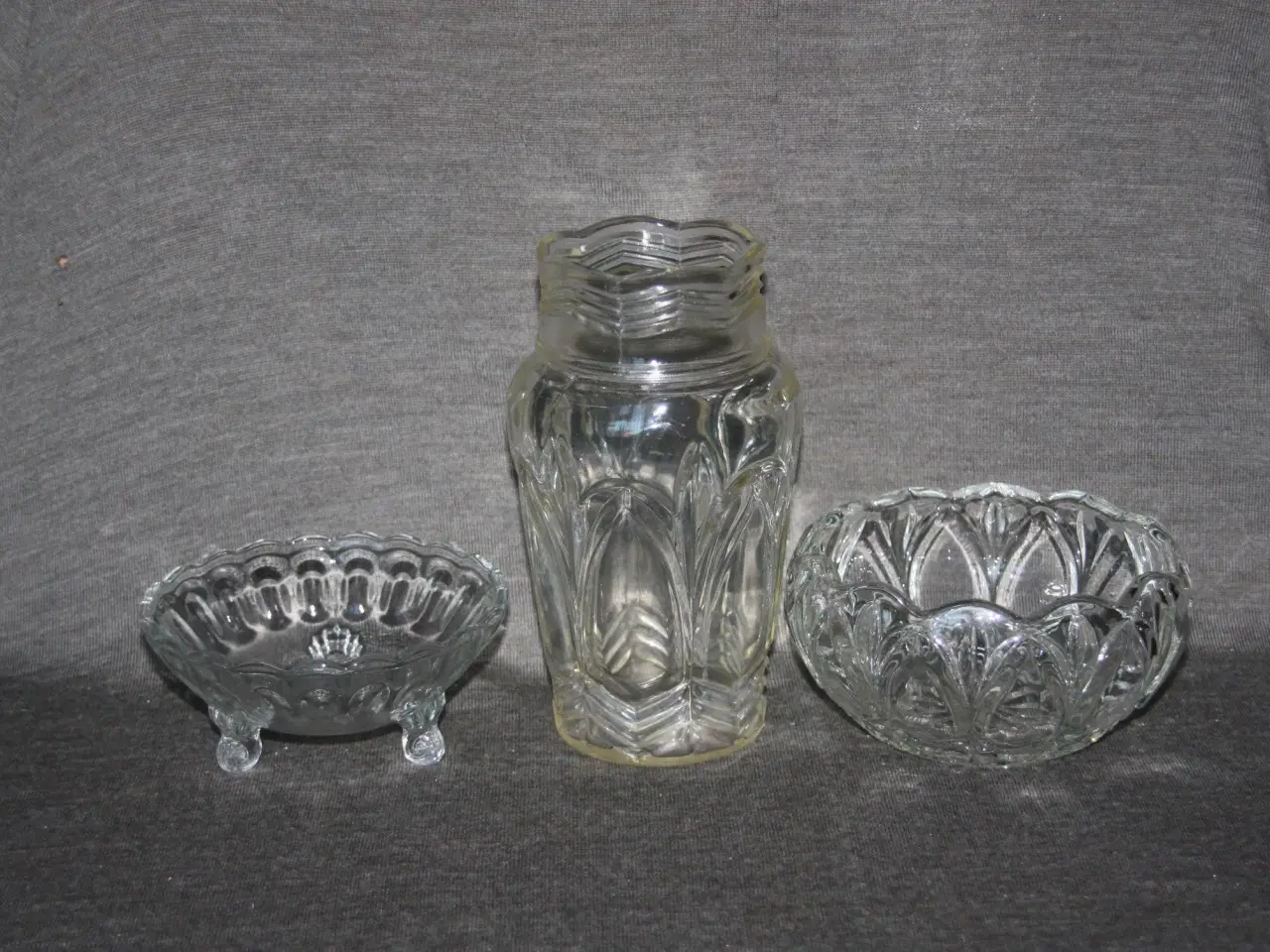 Billede 2 - Yrsa vase i presset glas 17 cm