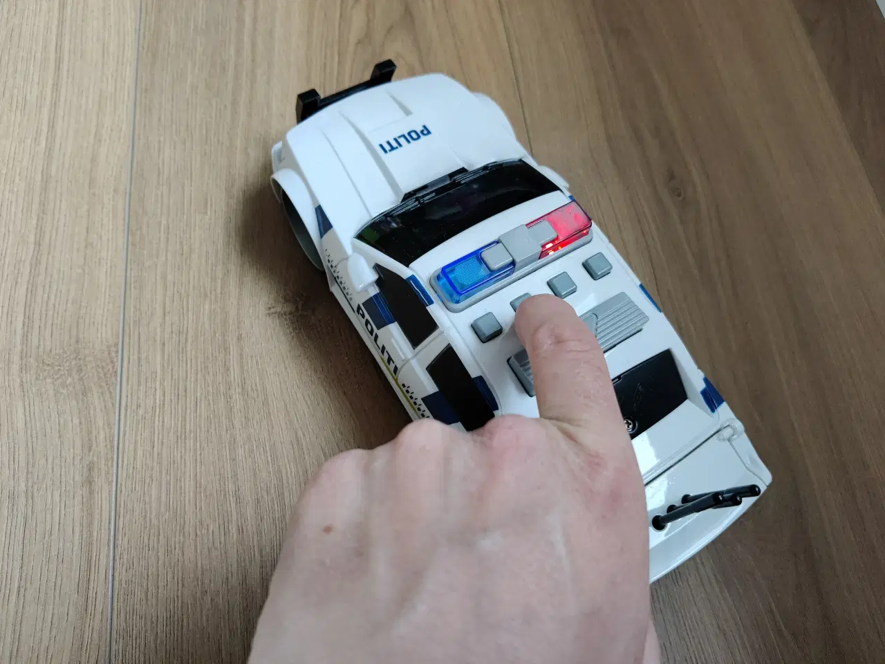 Billede 3 - Flot politibil med lys og lyd