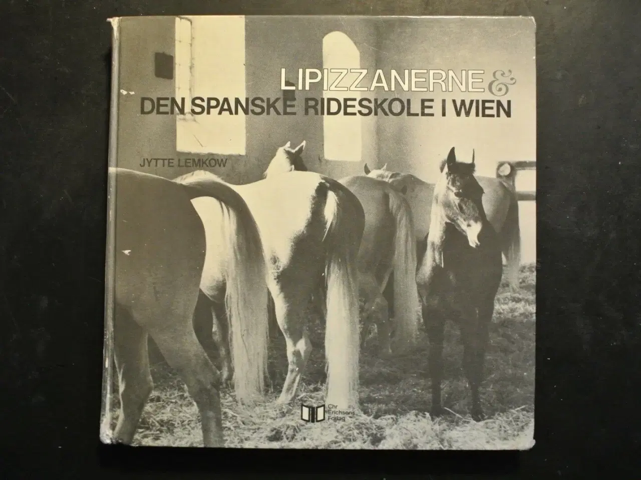Billede 1 - lipizzanerne. den spanske rideskole i wien, af jyt