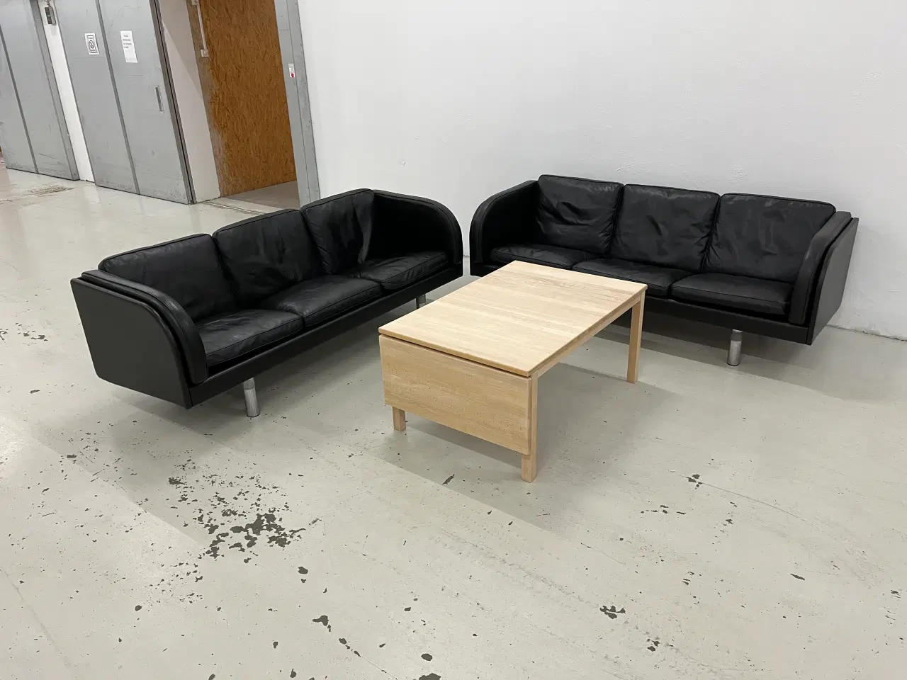 Billede 1 - JG3 2x3 Pers.Designer Sofaer i sort primo læder.