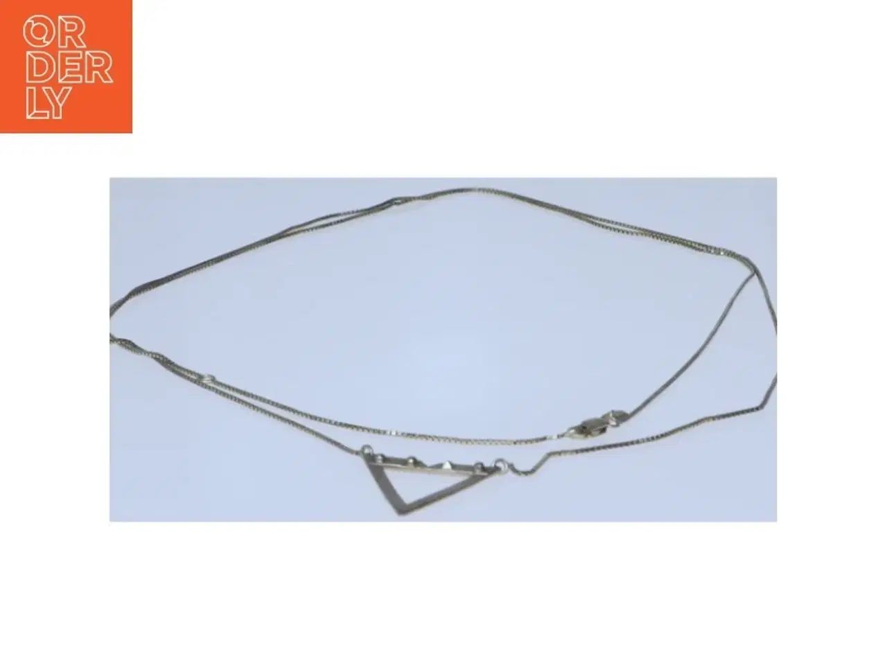 Billede 2 - Maria Black halskæde med trekant vedhæng fra Maria Black (str. 86 cm)