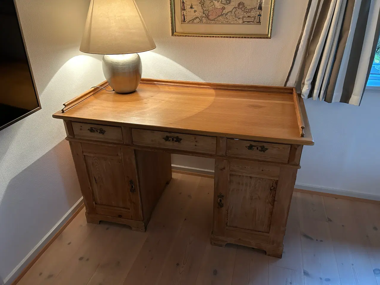 Billede 1 - Skrivebord