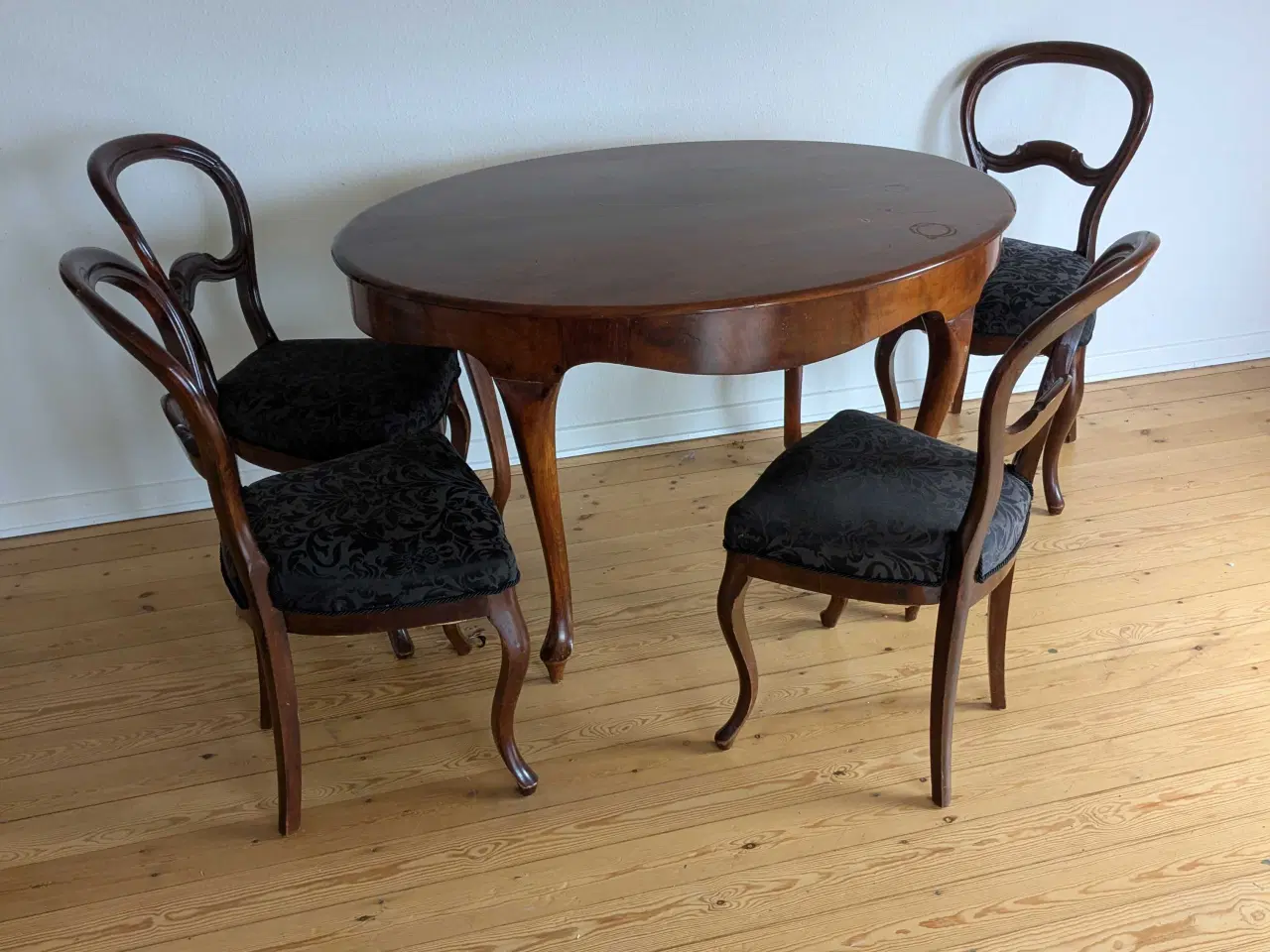 Billede 1 - Spisebord Mahogni 