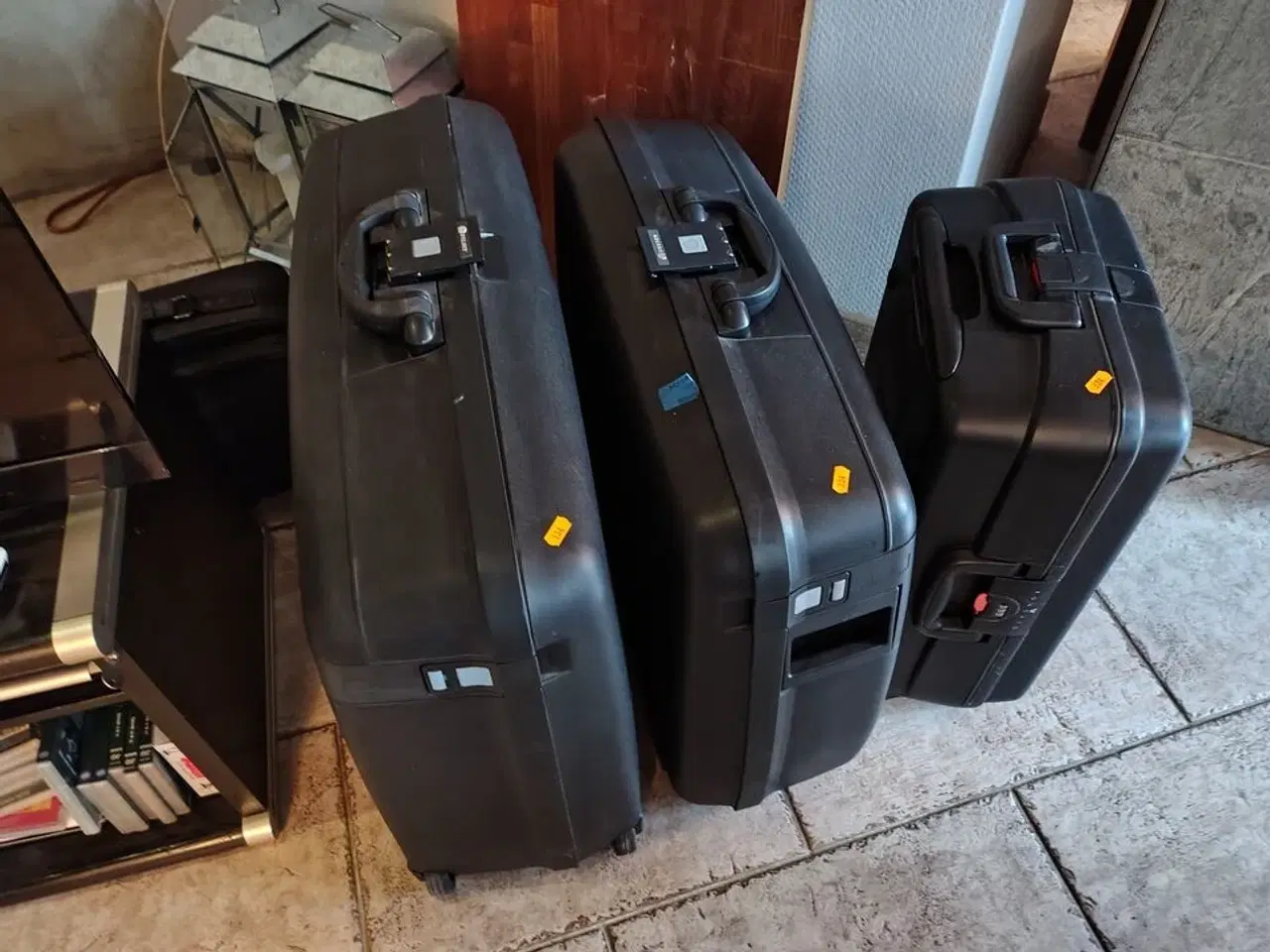 Billede 1 - To kufferter og en trolley