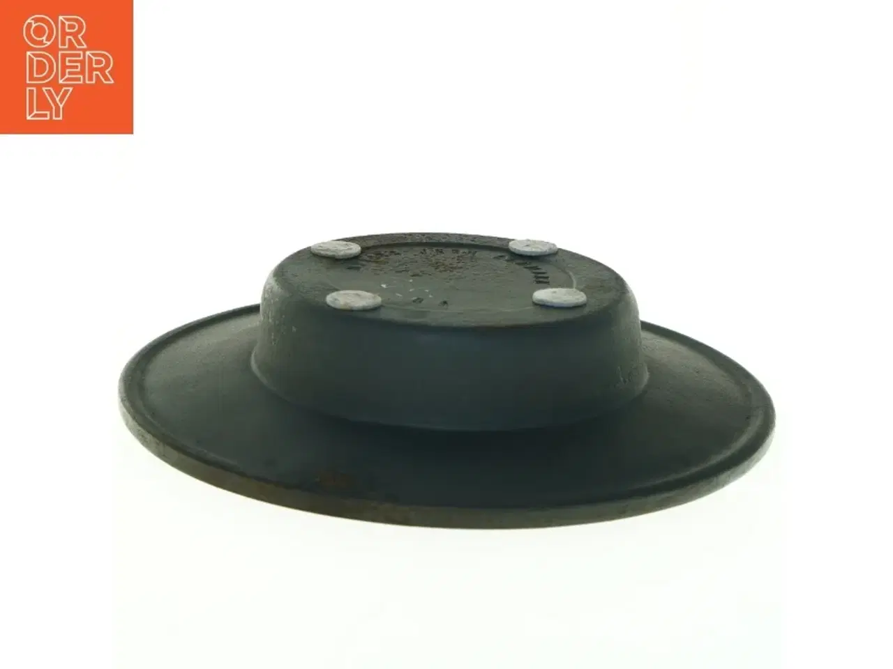 Billede 3 - Metal fad med relief kant fra Nyborg Jern (str. Diameter 26 cm)