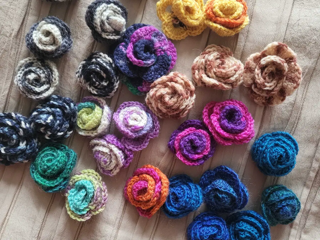 Billede 1 - Hæklede blomster roser