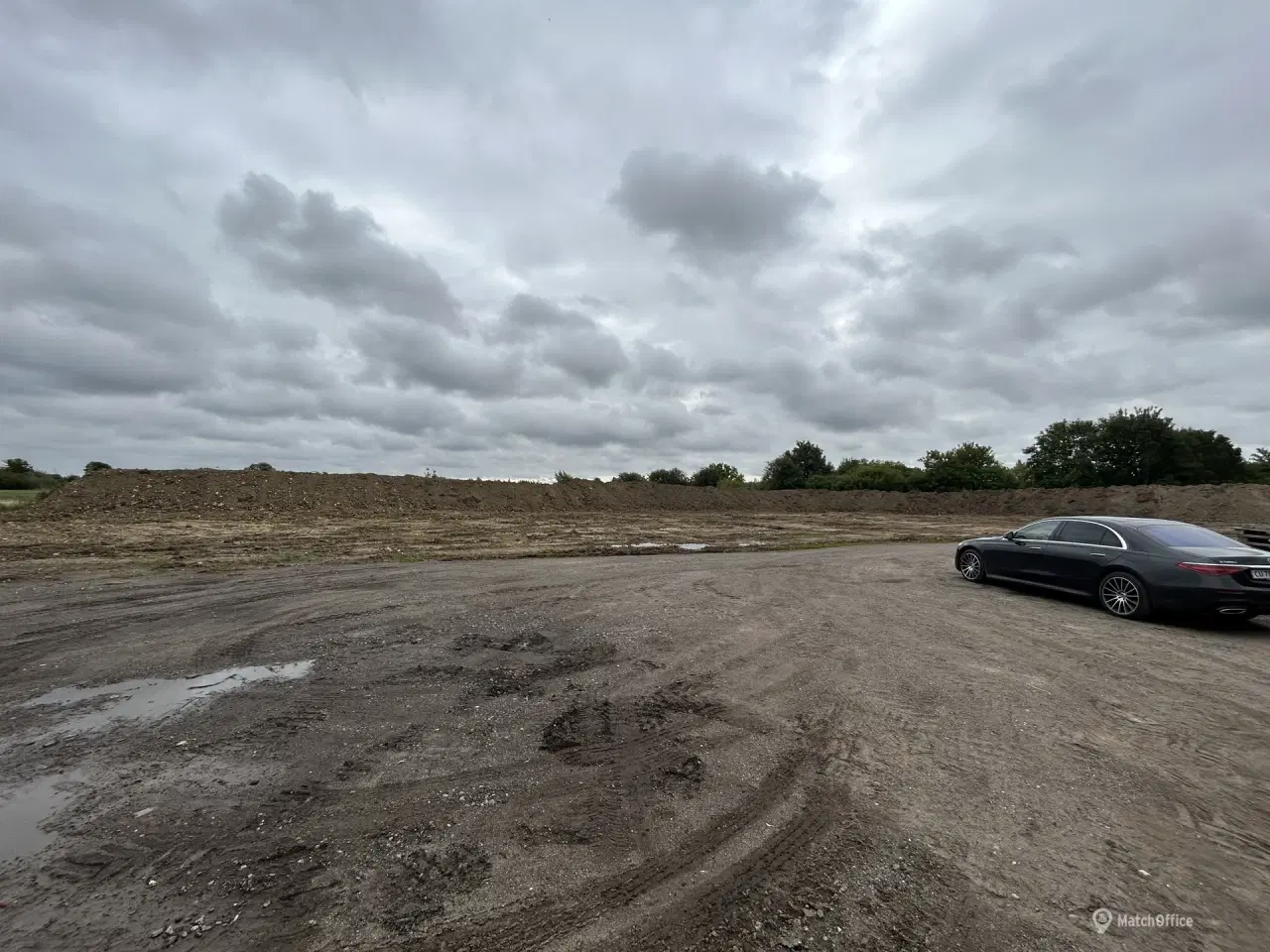 Billede 2 - Udenomsareal på stor teglværksgrund.