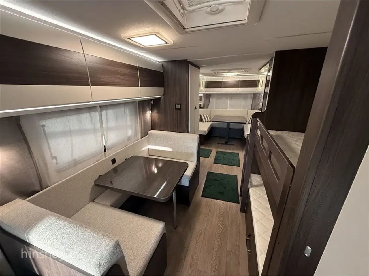 Billede 13 - 2026 - Hobby Prestige 720 UKFe   Hobby 720 UKFe med køjer og fransk dobbeltseng fra Hinshøj Caravan
