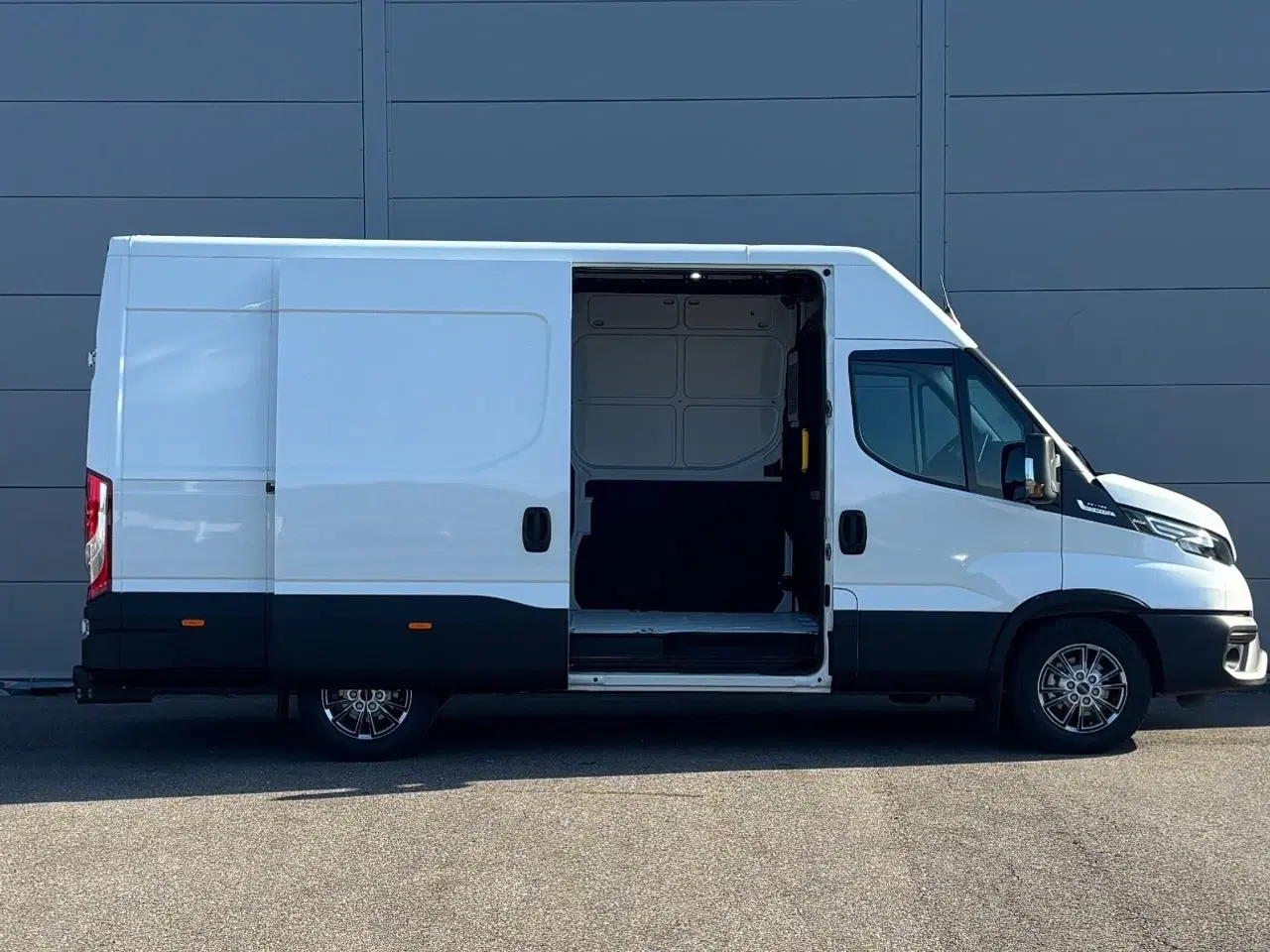 Billede 9 - Iveco Daily 3,0 35S18 12m³ Van AG8