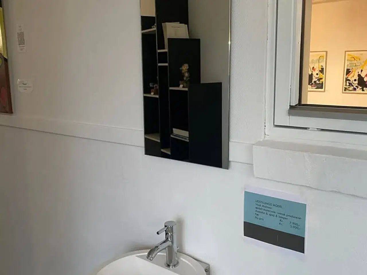 Billede 1 - Håndvask i marmor, spejl og lys