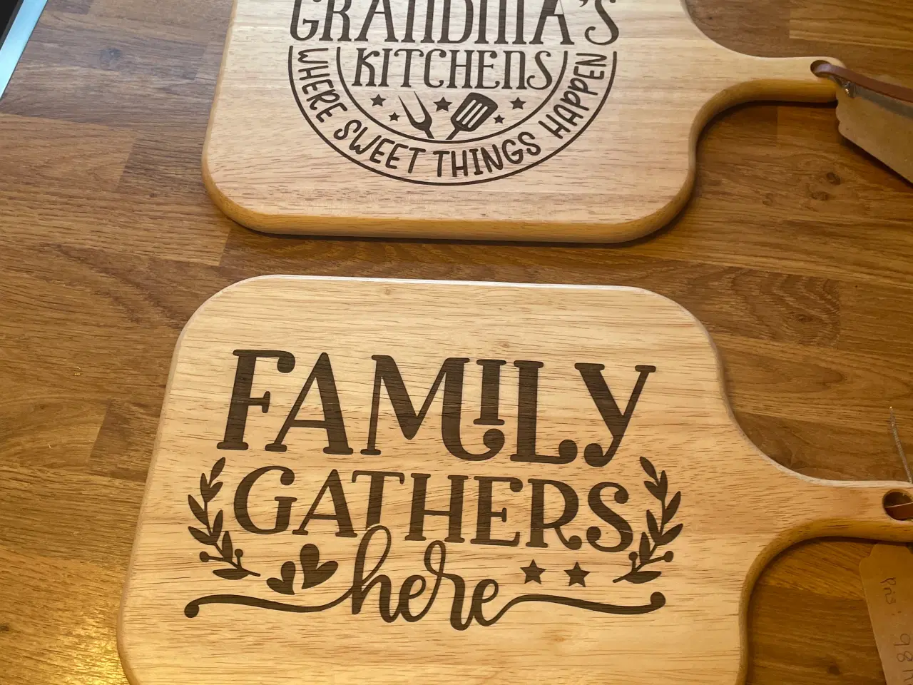 Billede 1 - Flotte håndlavede egetræesskærebrætter sælges.