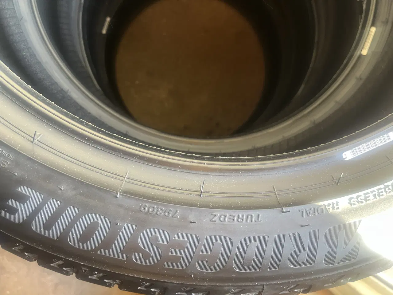 Billede 4 - Nye 215-50-19 Sommerdæk. Bridgestone.