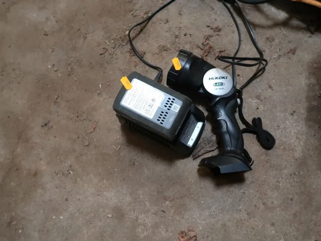 Billede 2 - Arbejdslampe samt batteri og lader HIKOKOI