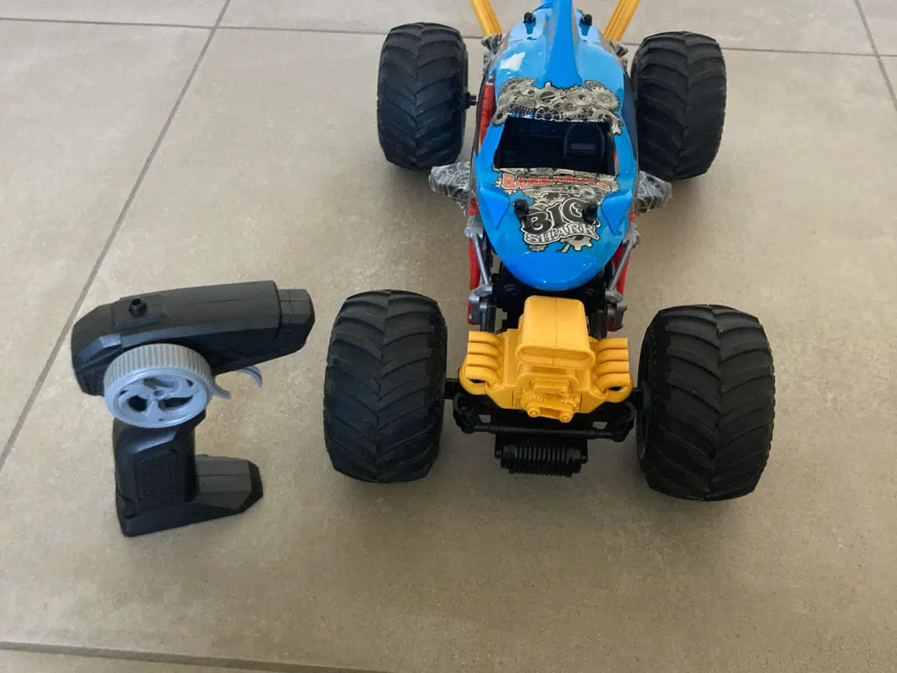 Billede 1 - Fjernstyret bil