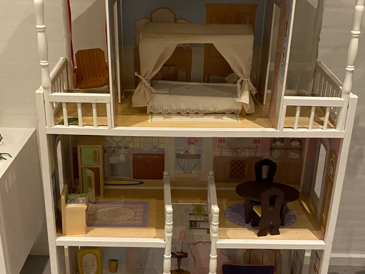 Billede 3 - Fint Barbiehus med møbler
