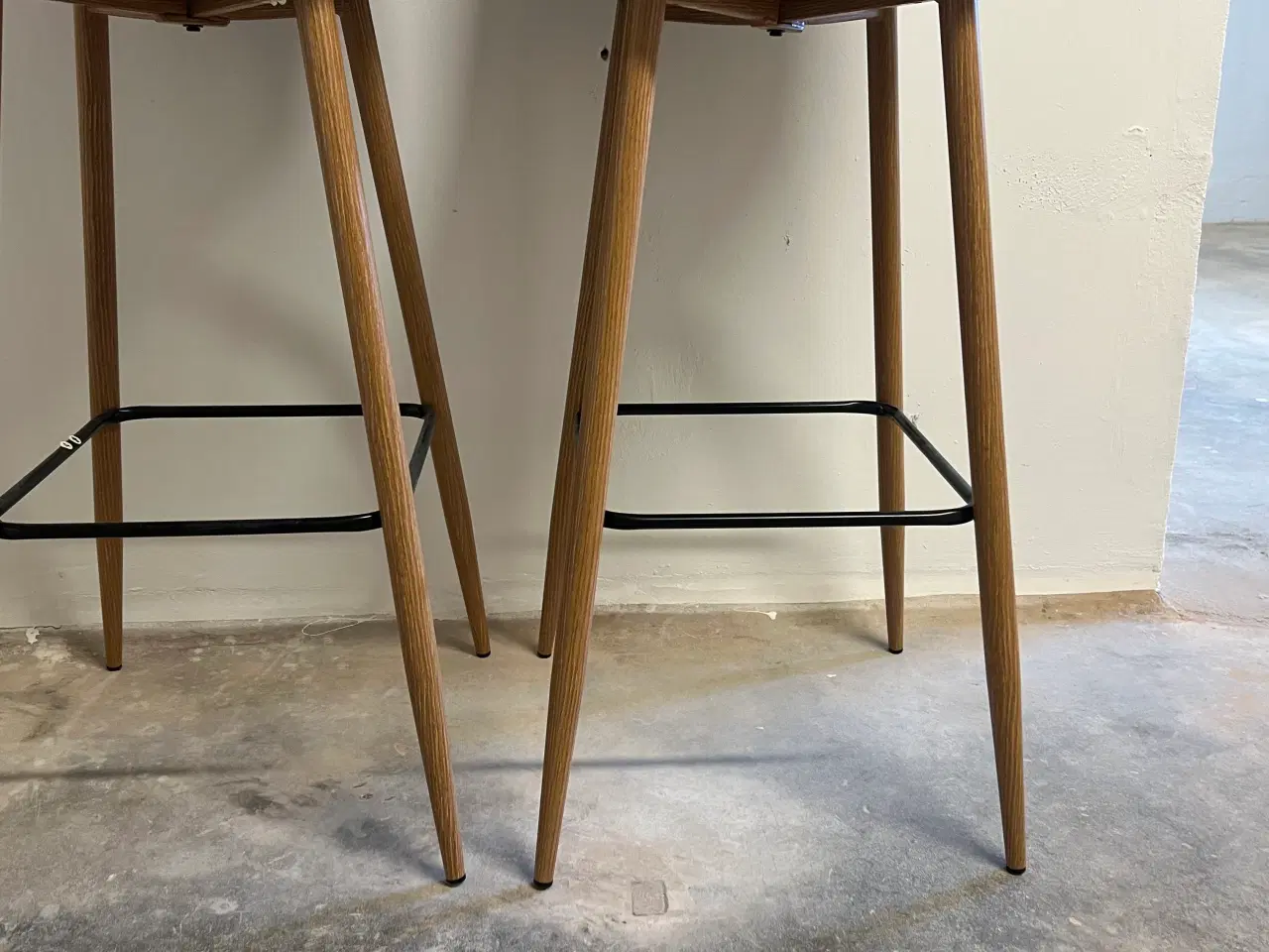 Billede 3 - Bar stole + bord