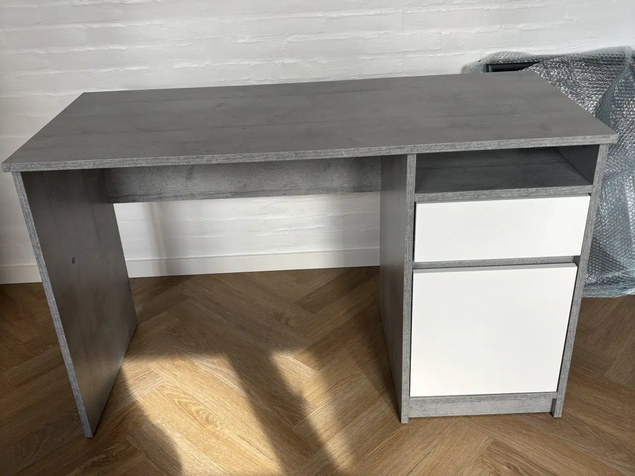 Billede 1 - Skrivebord 