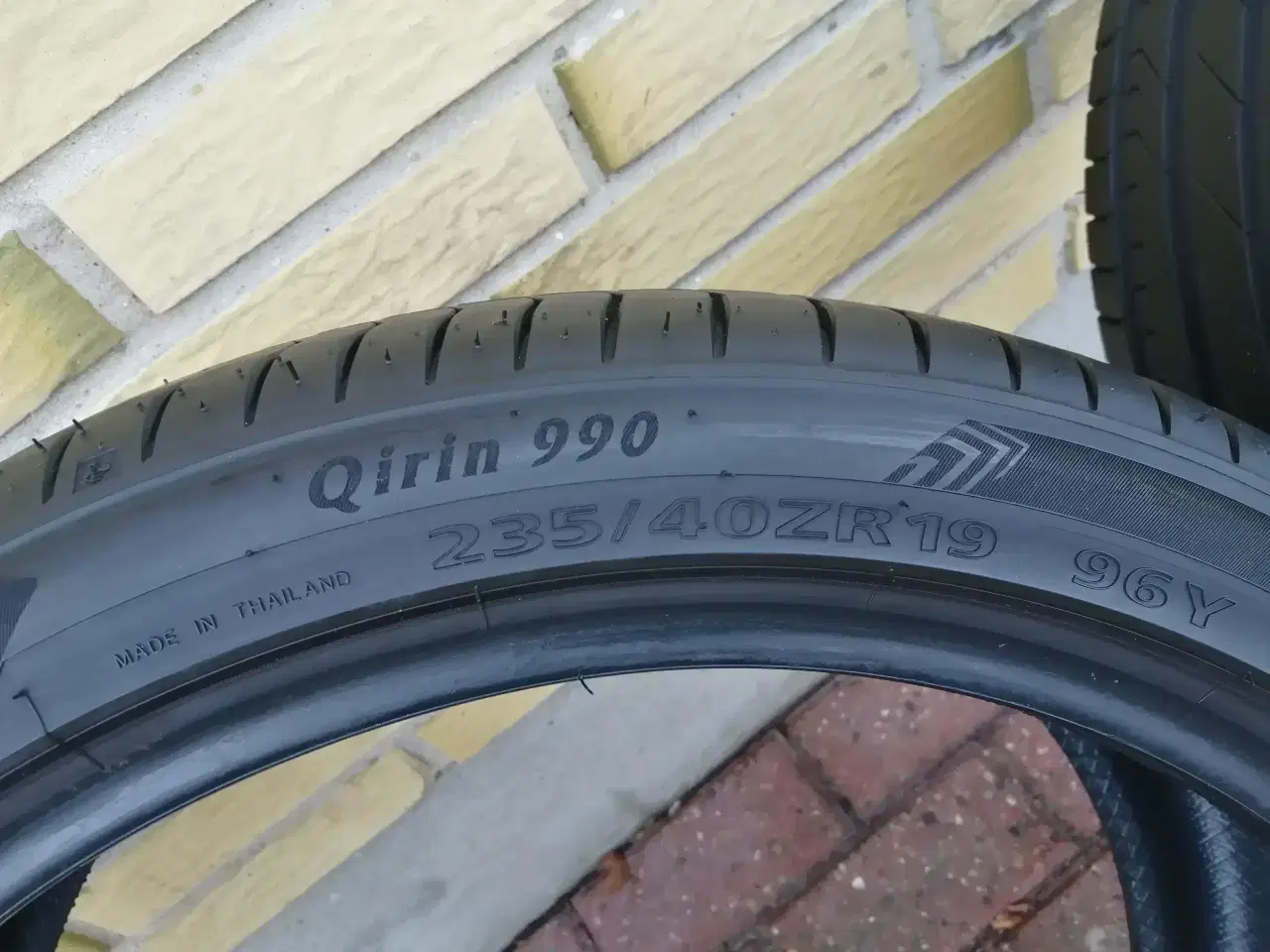 Billede 2 - Nye 19"  dæk 235-40-19 sommer,