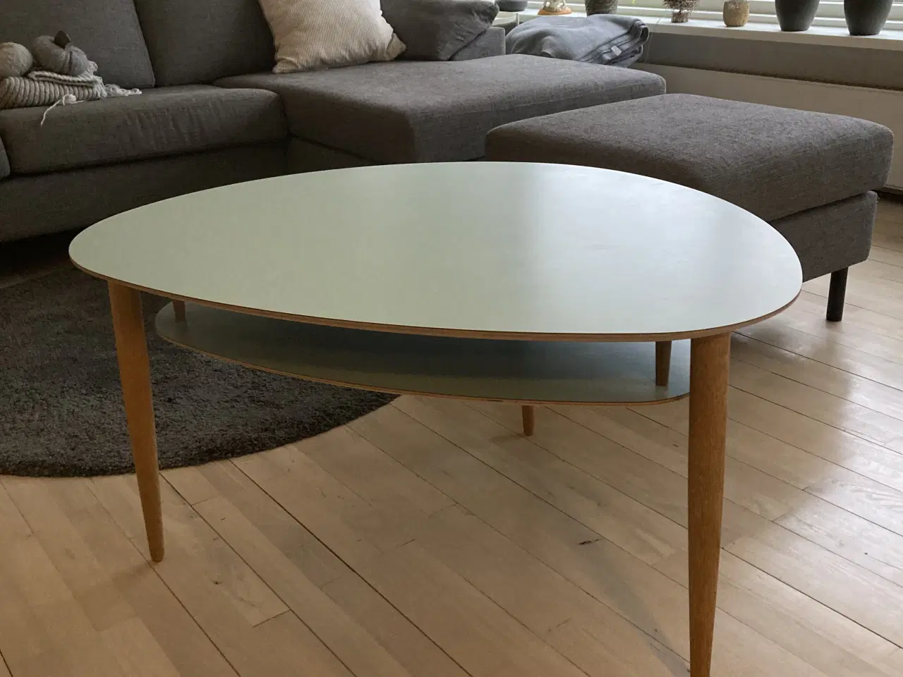 Billede 2 - Sofabord træ/lys mint
