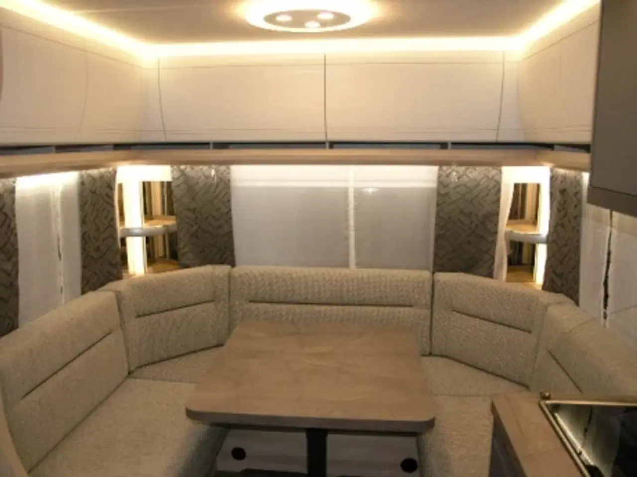 Billede 11 - Hobby De Luxe 460 UFE