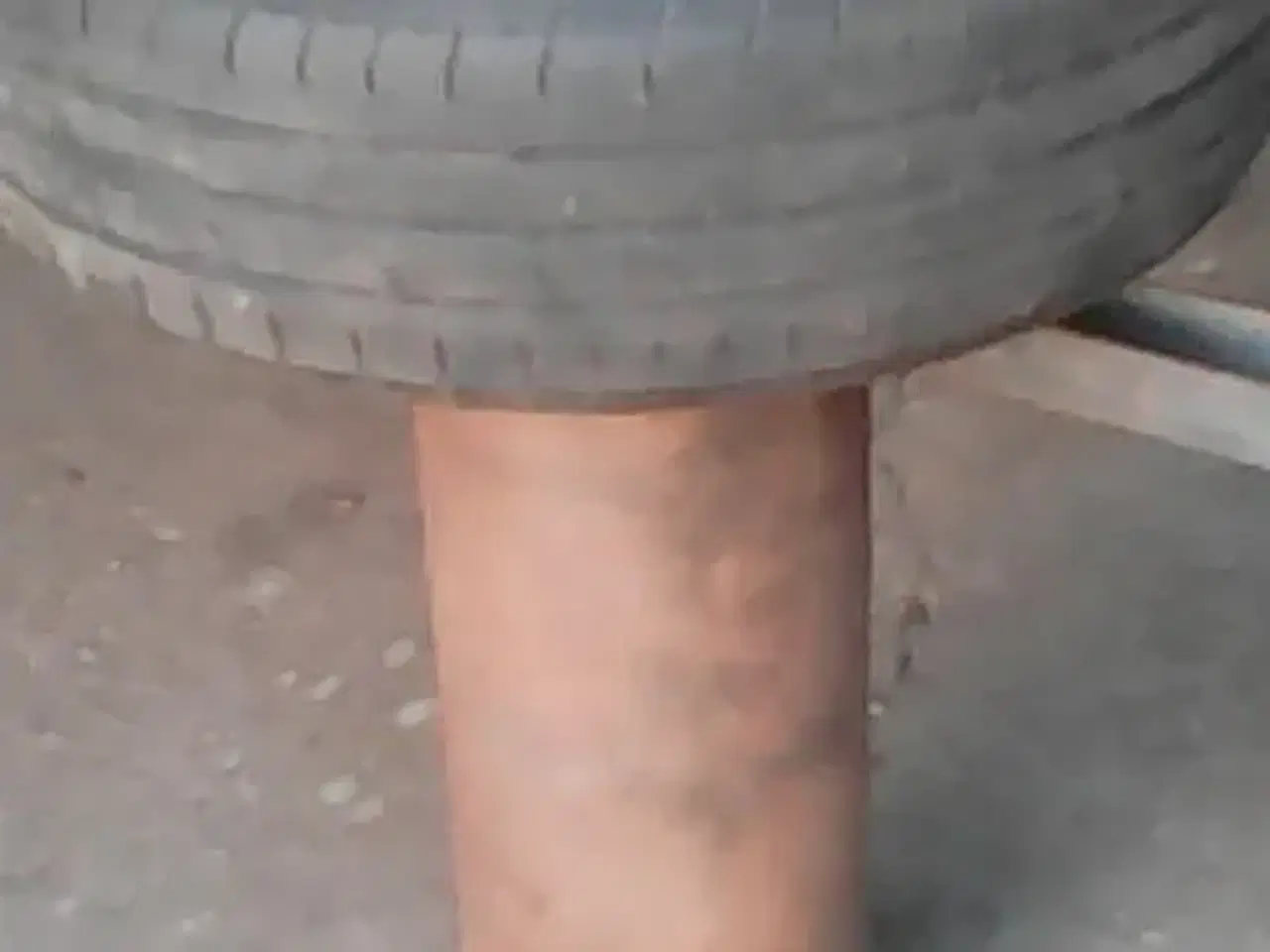 Billede 1 - stander til af og påmontering af dæk