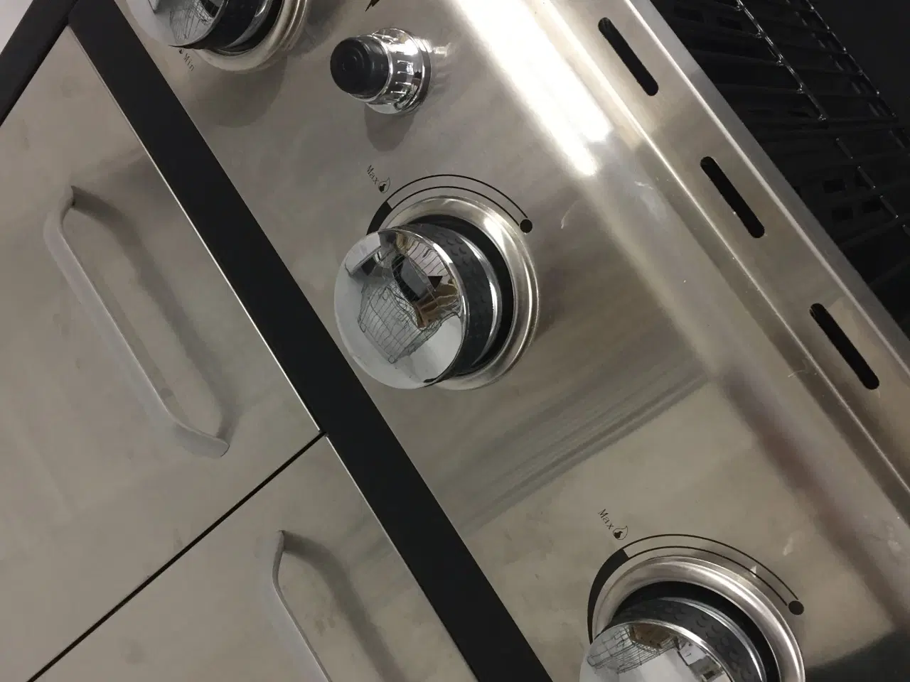 Billede 5 - Grill med tre brændere og sidebrænder.