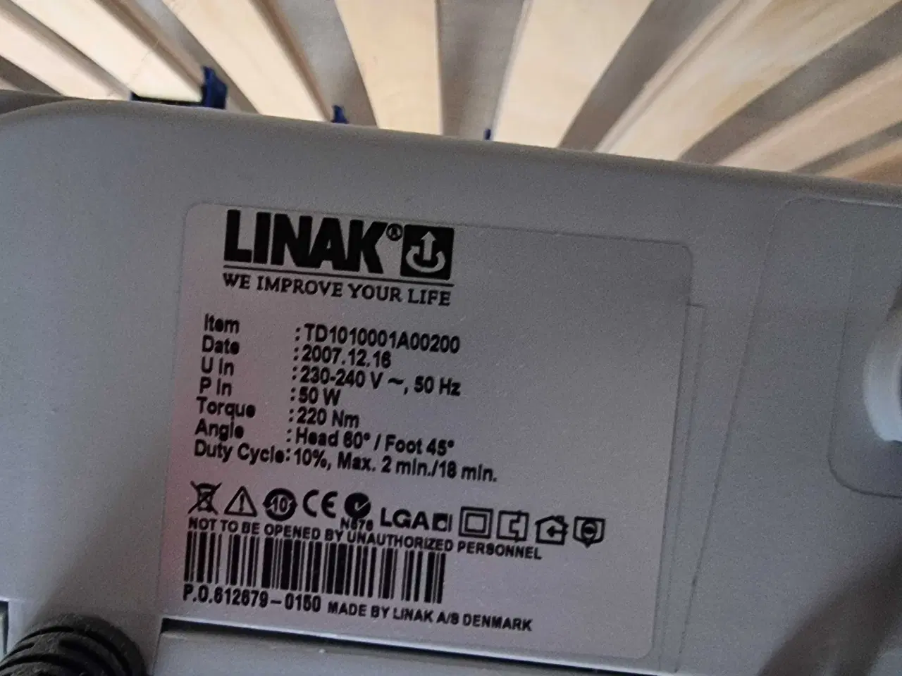 Billede 10 - Elevationsseng I massiv fyrtræsramme.