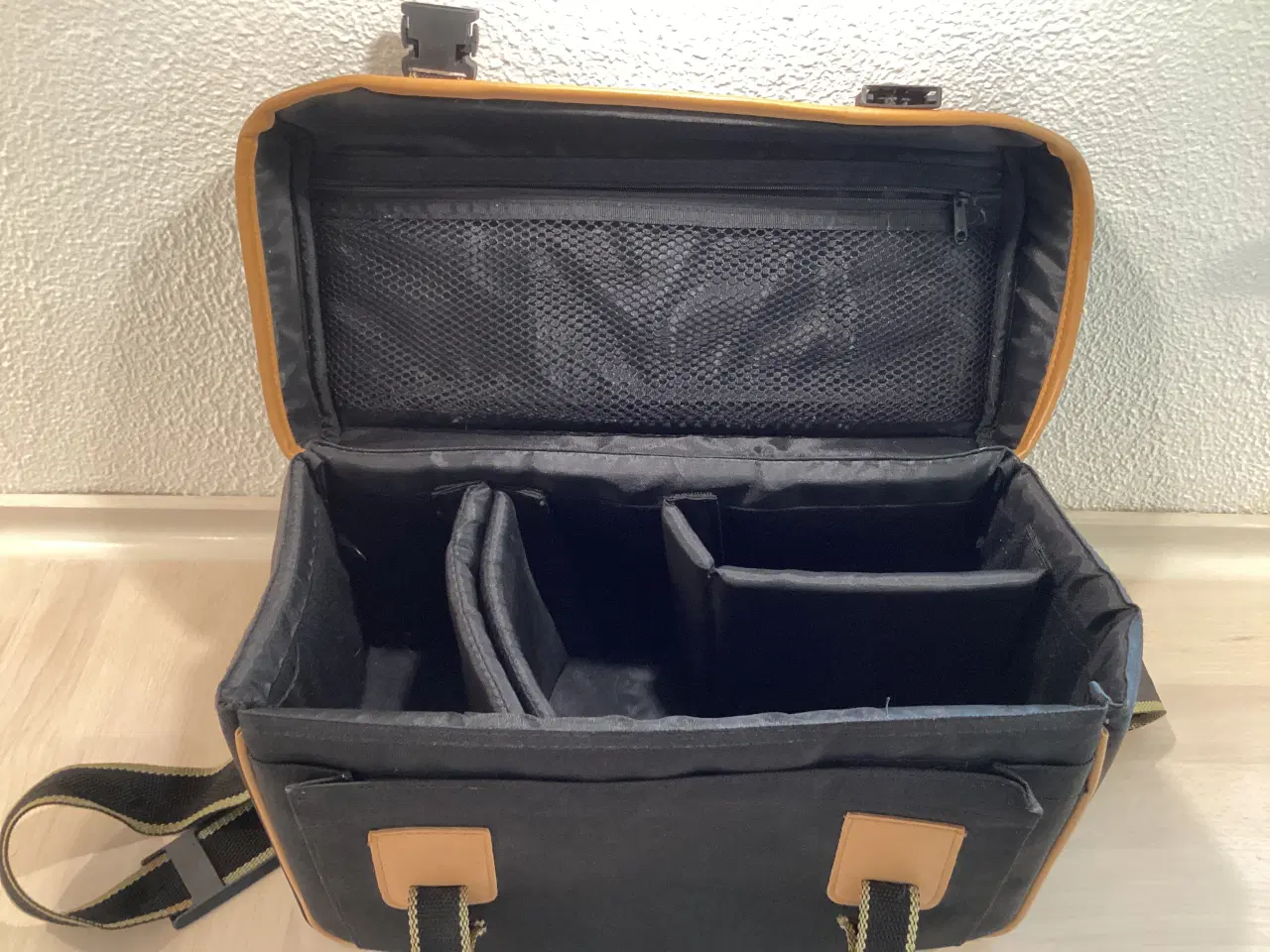 Billede 2 - Meget fin og rummelig kamerataske mrk. VANGUARD