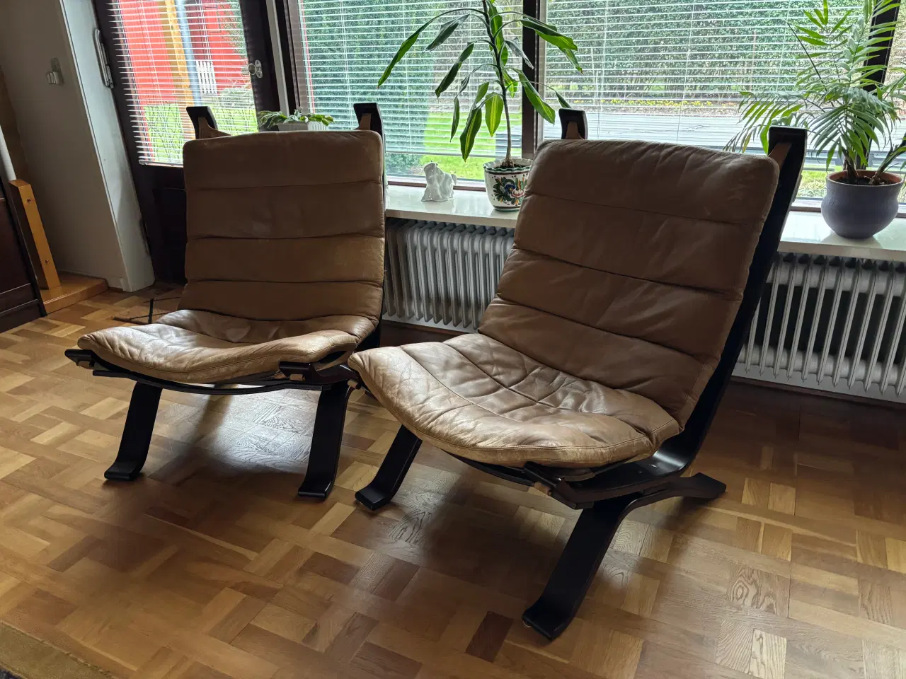 Billede 2 - 2 lænestole i tidsløst læderdesign med patina