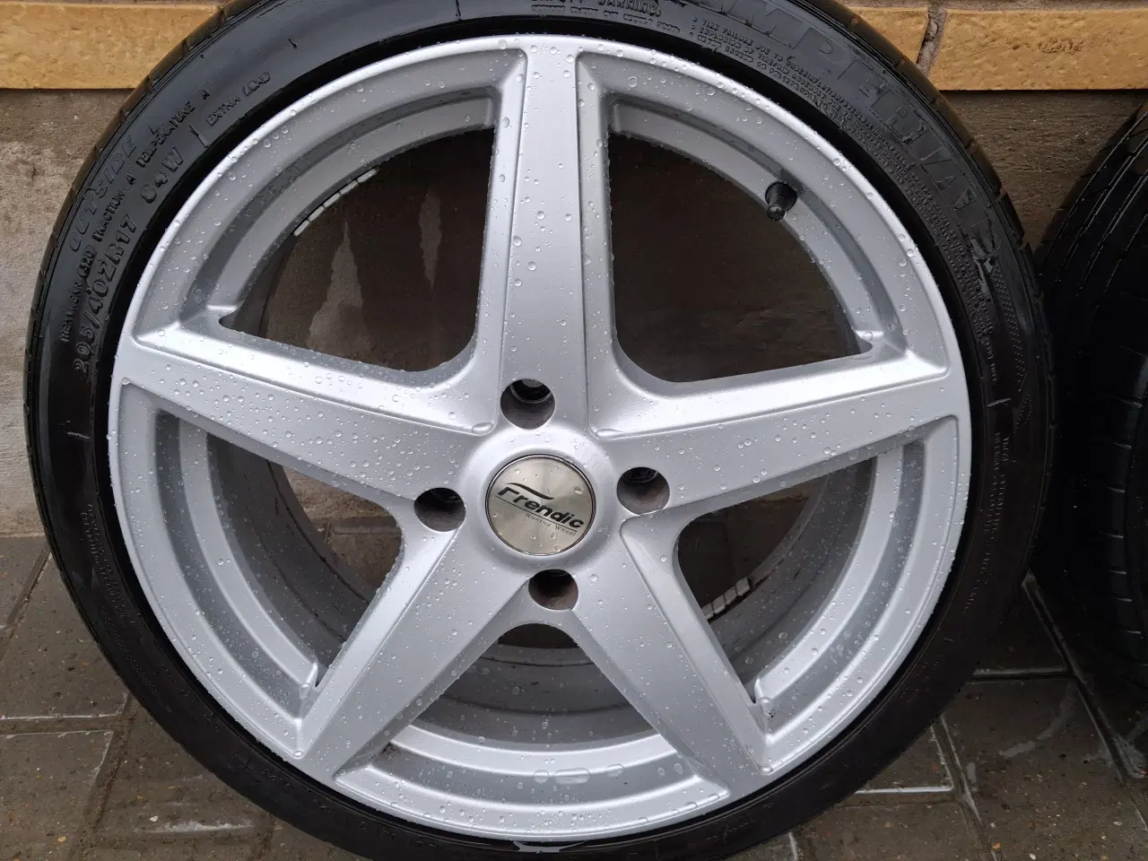 Billede 4 - 4 stk. Fine Alufælge, 2 med gode dæk