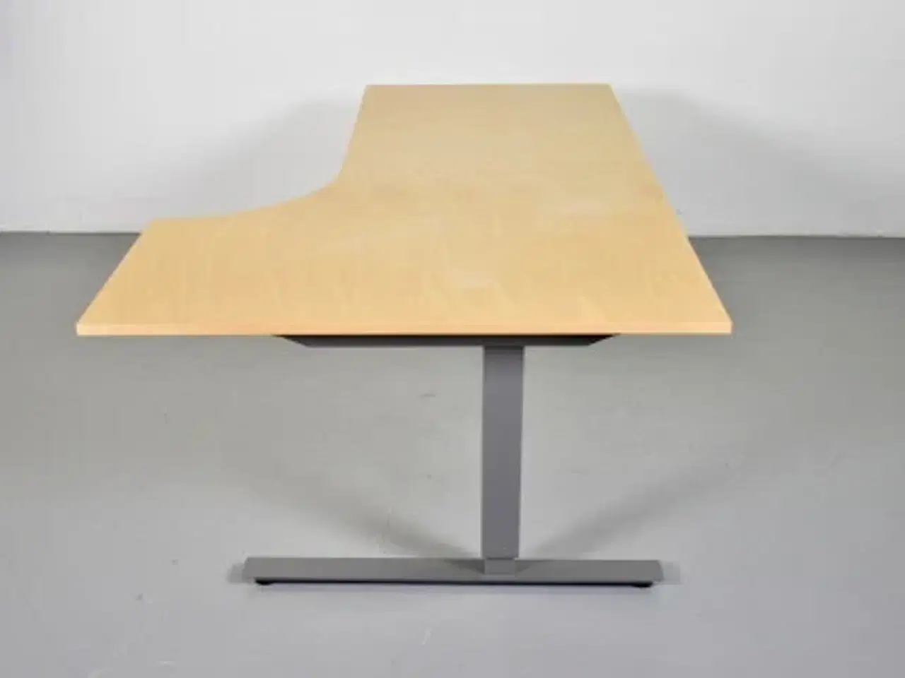 Billede 2 - Hæve-/sænkebord i ahorn med højresving, 200 cm.