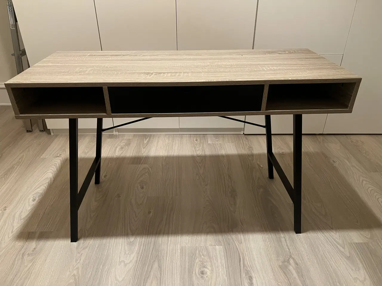 Billede 1 - Helt nyt skrivebord 