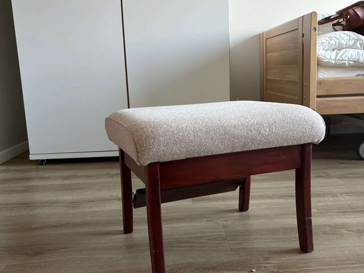 Billede 2 - Rigtigt fin skammel i god stand