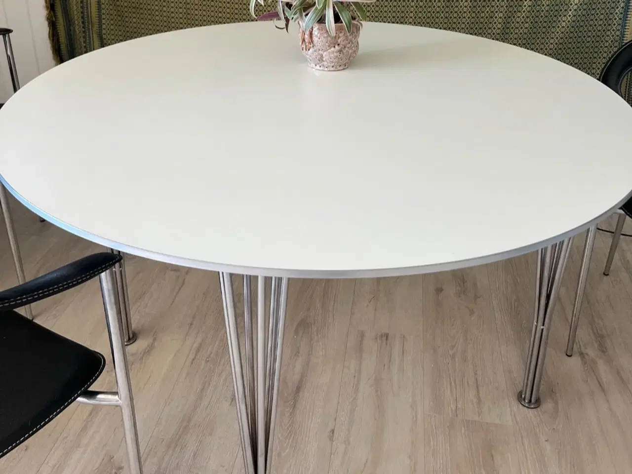 Billede 6 - Spisebord i laminat 
