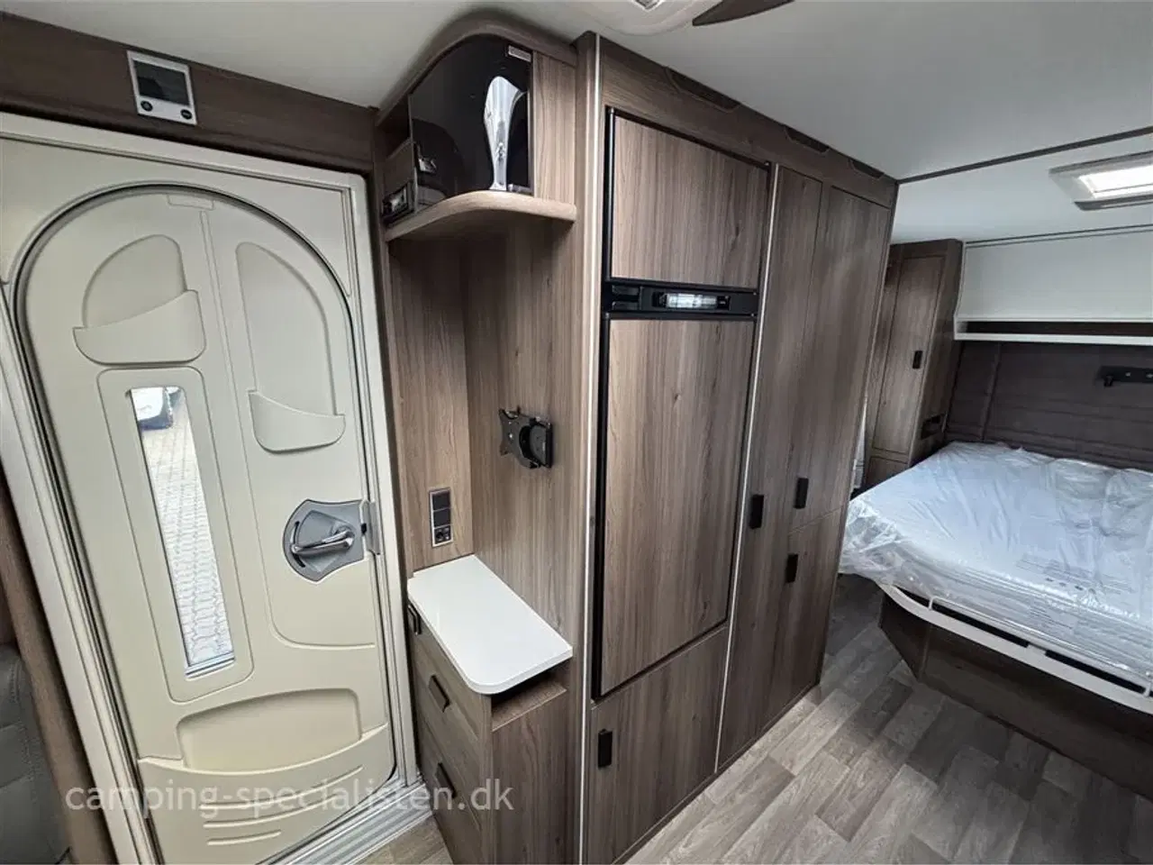 Billede 4 - 2025 - Kabe Ametist 560 GLE KS B8 PREMIUM LINE   Kabe Ametist GLE KS B8 PREMIUM LINE model 2025 kan snart opleves hos Camping-Specialisten.dk