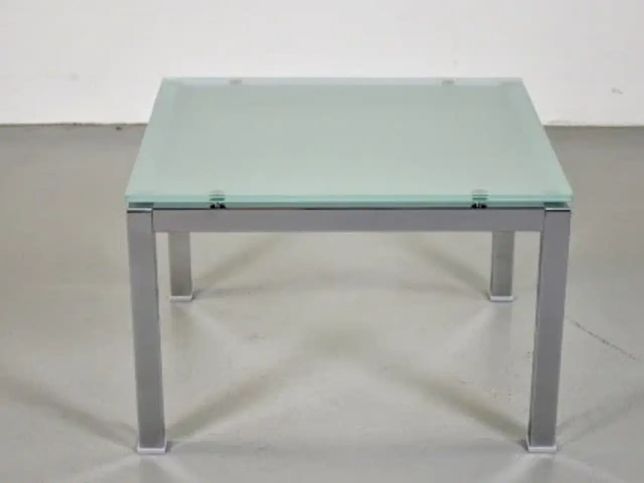 Billede 4 - Pedrali glasbord med blankt understel