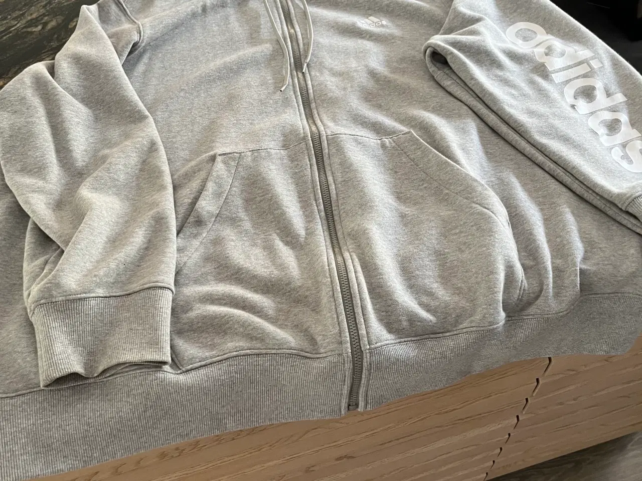 Billede 3 - Adidas hættetrøje med gennemgående lynlås