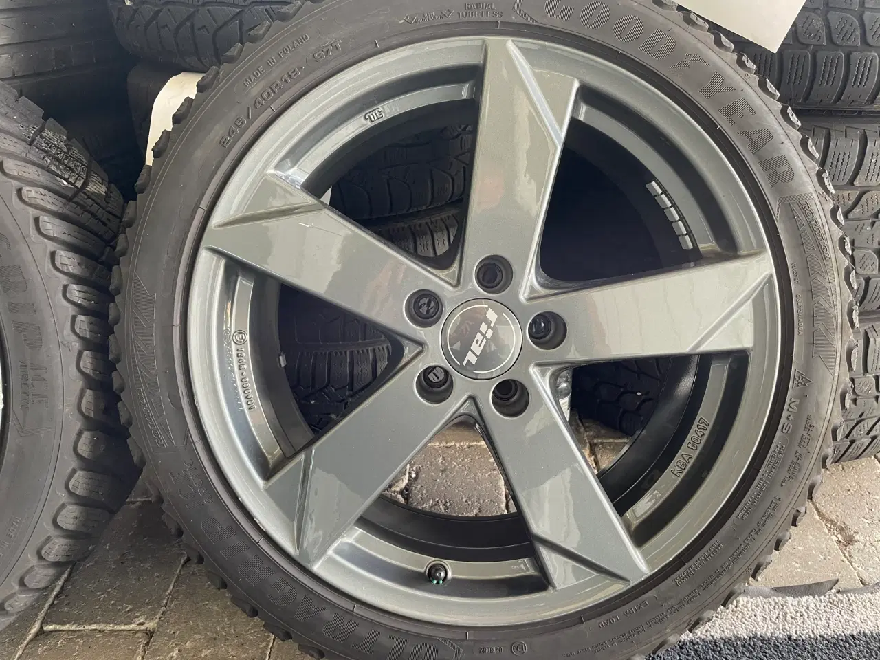 Billede 5 - 18 Mercedes C 300de 245/40r18 Ref.746 vinter