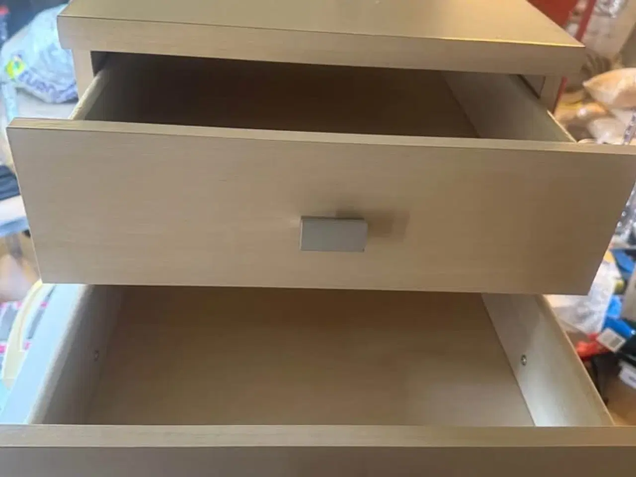 Billede 3 - Sengebord / natbord med 2 skuffer – pæn stand