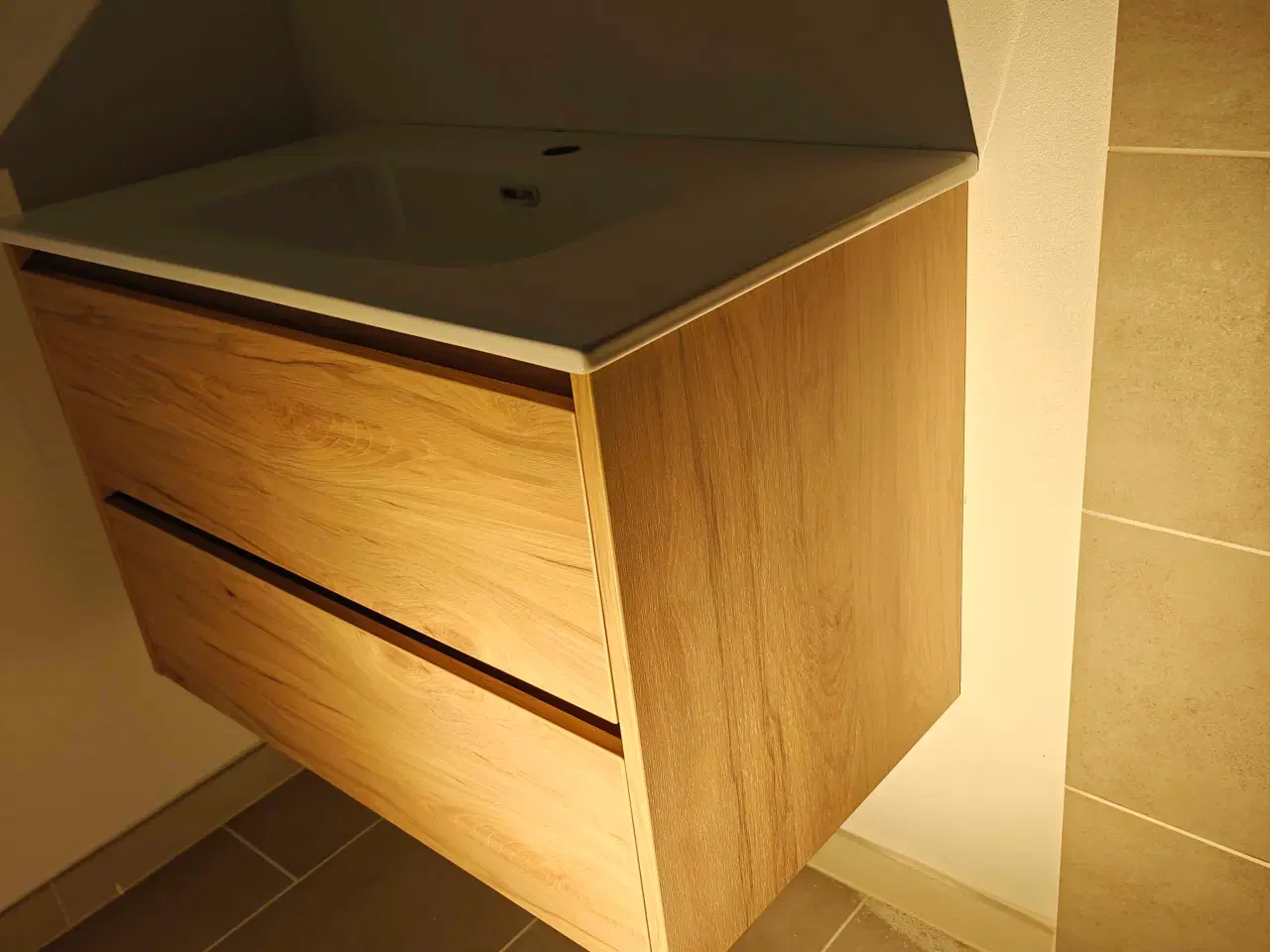 Billede 5 - Badeværelsesmøbel i eg